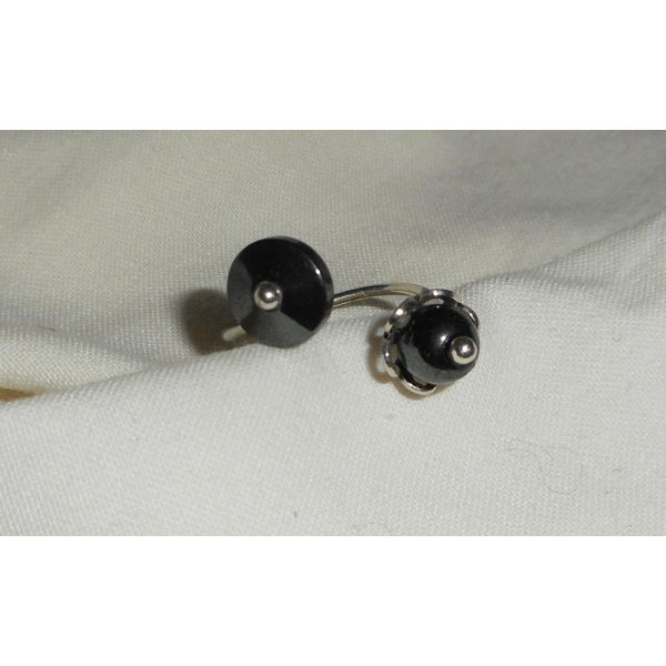 Originele 925 zilveren ring met ronde en platte grijze hematietstenen