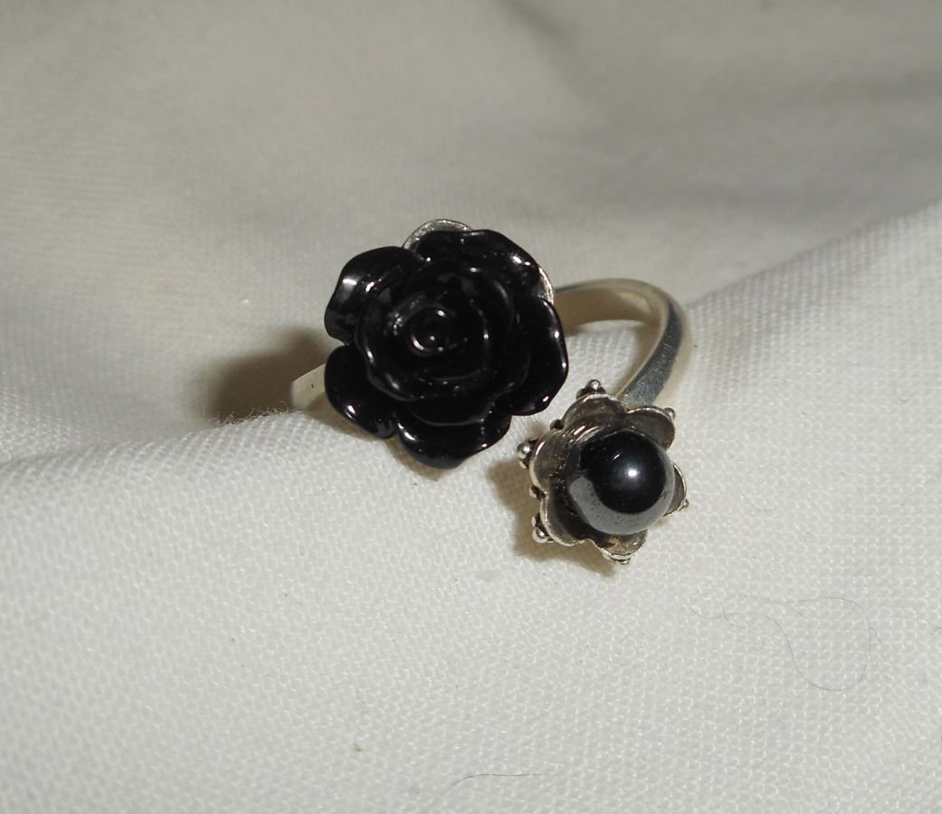 Originele 925 zilveren ring met zwarte roos en grijze hematiet ronde stenen 
