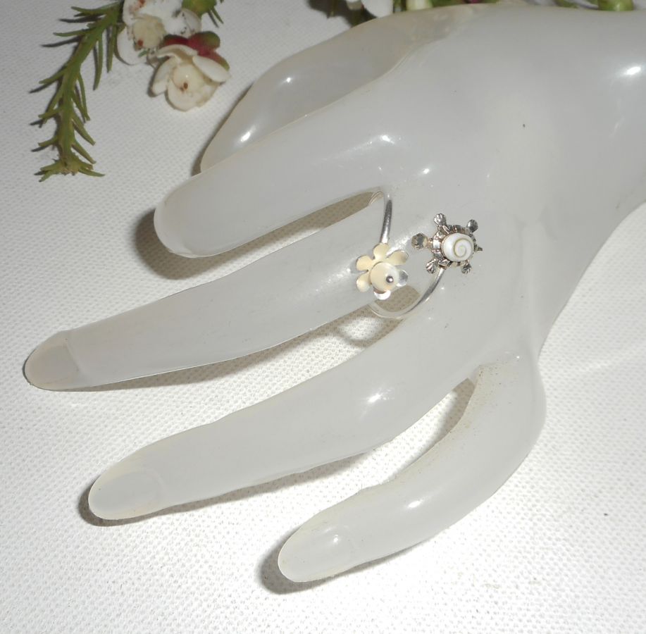 Originele 925 zilveren ring met witte St Lucia oogschildpad en parelmoer