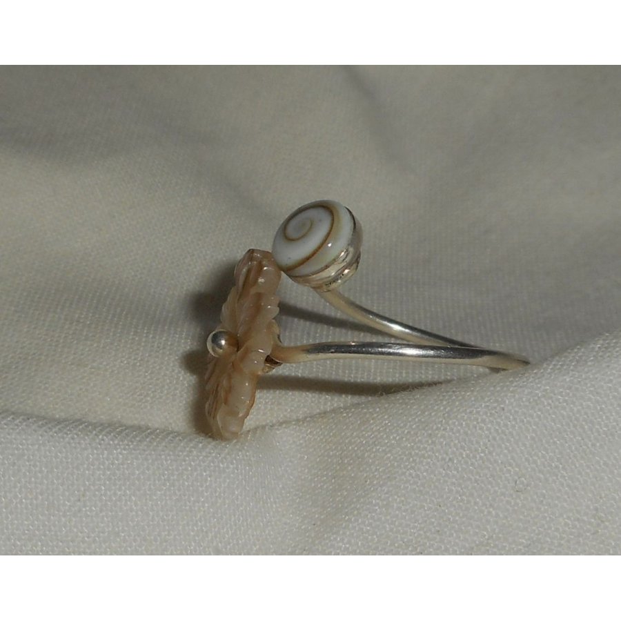 Originele 925 Sterling Zilveren Ring met Parelmoer Margriet en St. Lucia-oog