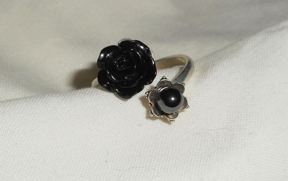 Originele 925 zilveren ring met zwarte roos en grijze hematiet ronde stenen 