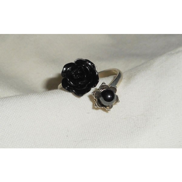 Originele 925 zilveren ring met zwarte roos en grijze hematiet ronde stenen 