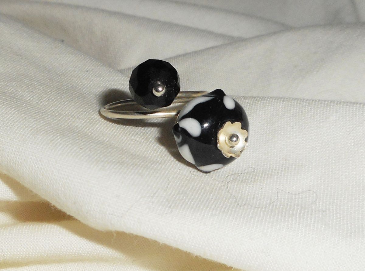 Originele 925 zilveren ring met lampwork parel en zwart kristal