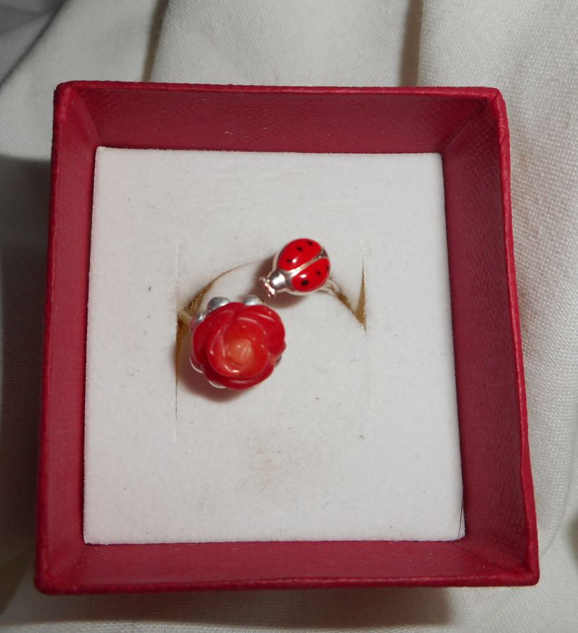 Originele 925 zilveren ring met koraalroos en rood emaille lieveheersbeestje