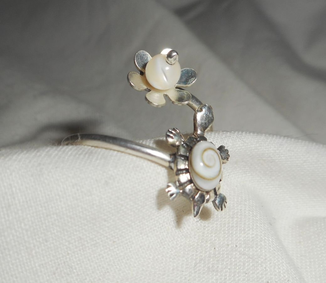 Originele 925 zilveren ring met witte St Lucia oogschildpad en parelmoer