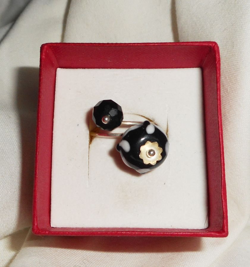 Originele 925 zilveren ring met lampwork parel en zwart kristal