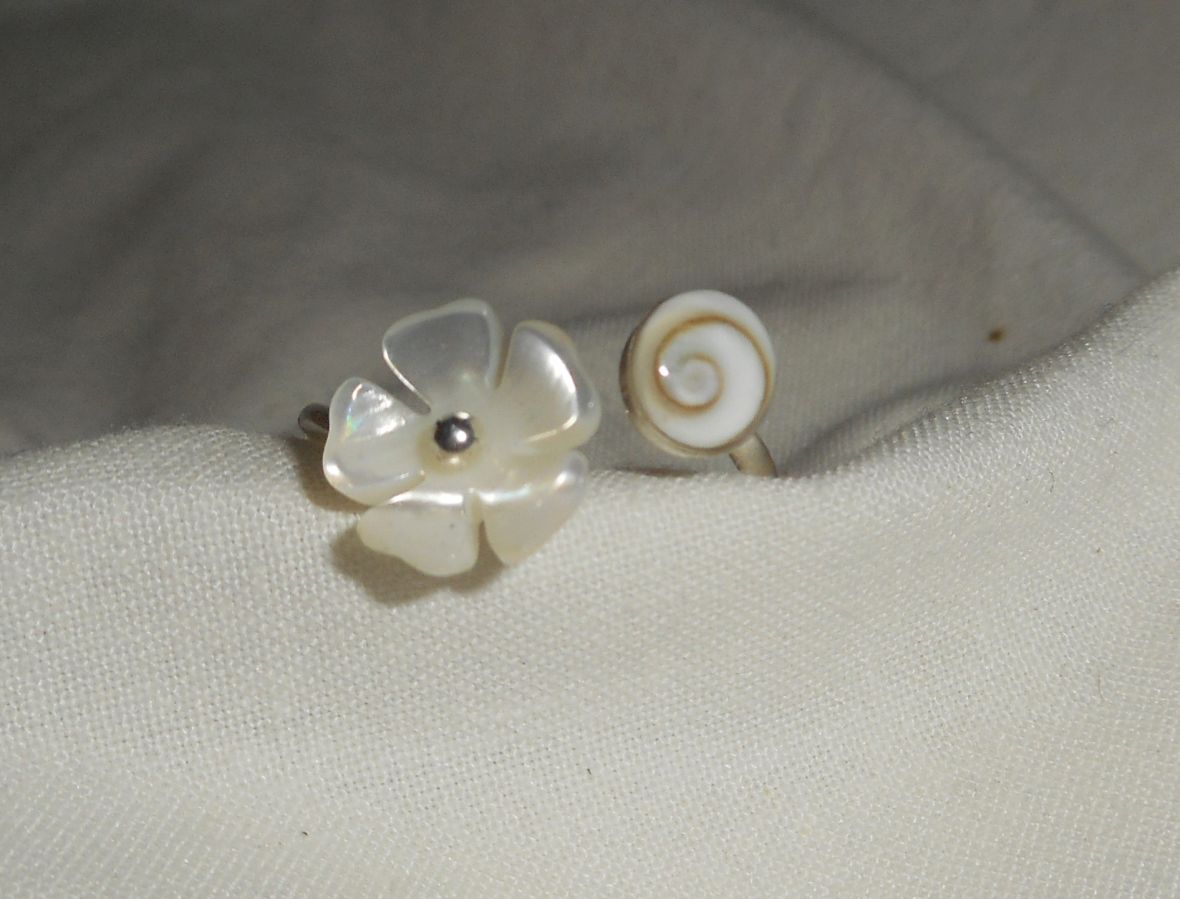 Originele 925 Sterling Zilveren Ring met Parelmoer Bloem en St. Lucia Oog