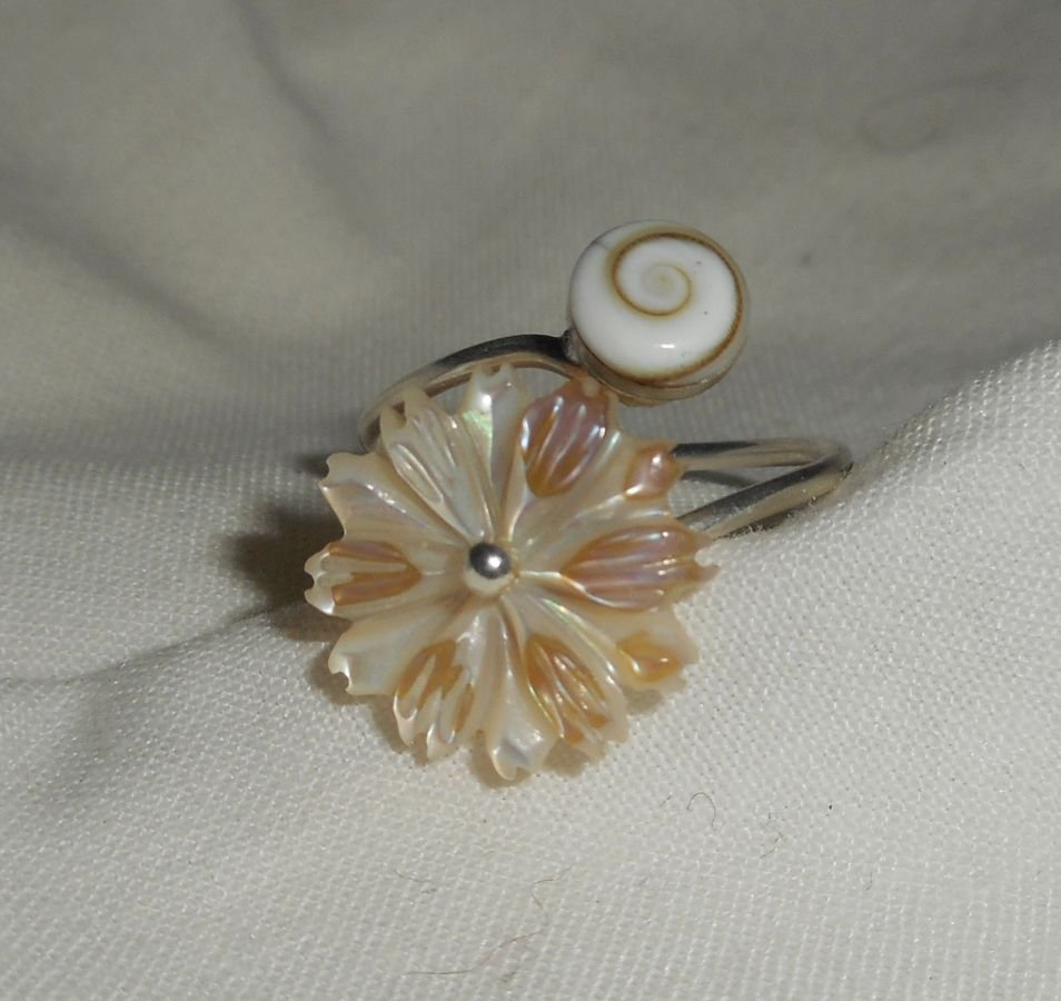 Originele 925 Sterling Zilveren Ring met Parelmoer Margriet en St. Lucia-oog