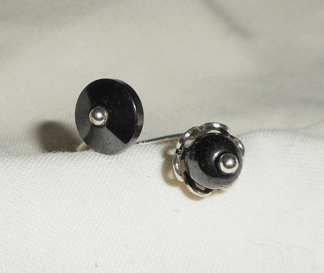Originele 925 zilveren ring met ronde en platte grijze hematietstenen