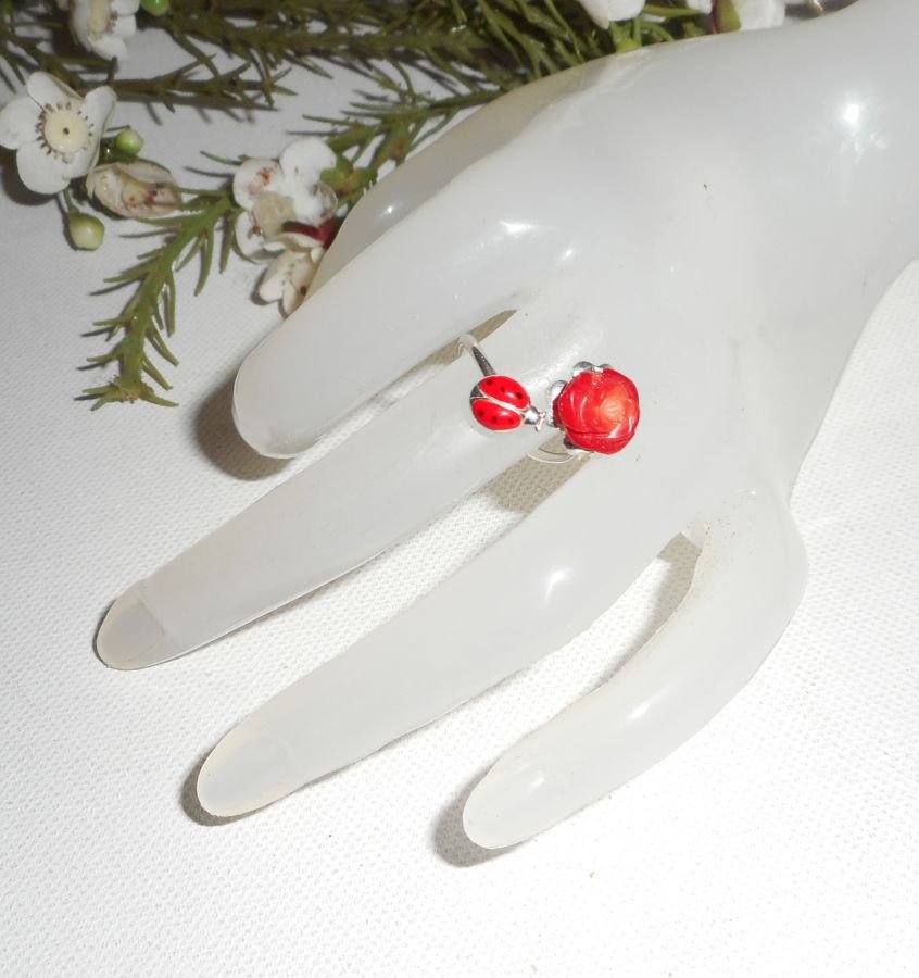 Originele 925 zilveren ring met koraalroos en rood emaille lieveheersbeestje