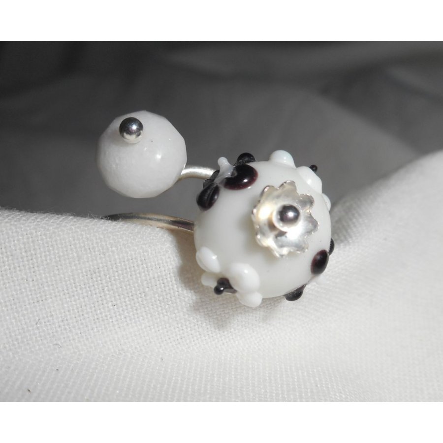 Originele 925 zilveren ring met witte jade steen en lampwork parel