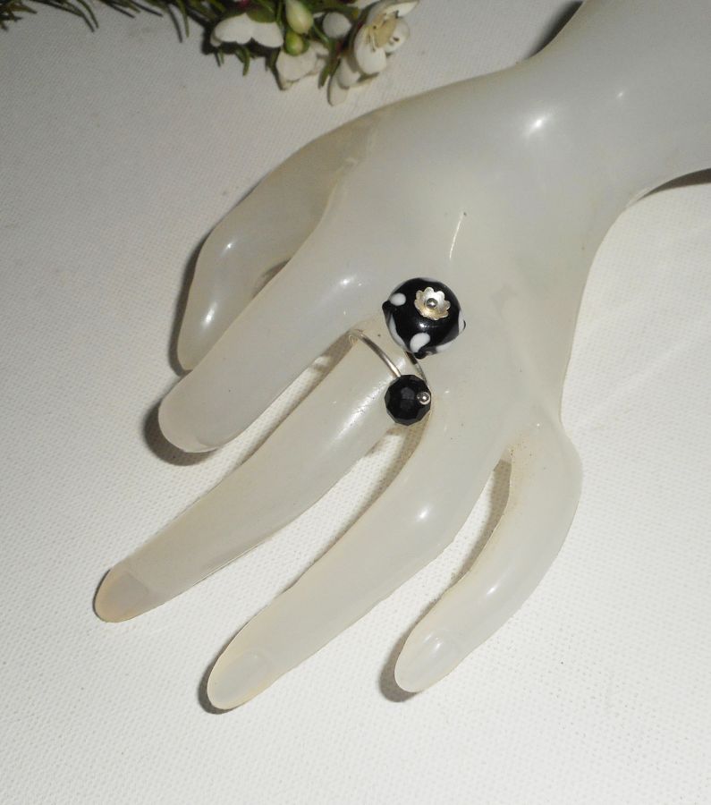 Originele 925 zilveren ring met lampwork parel en zwart kristal