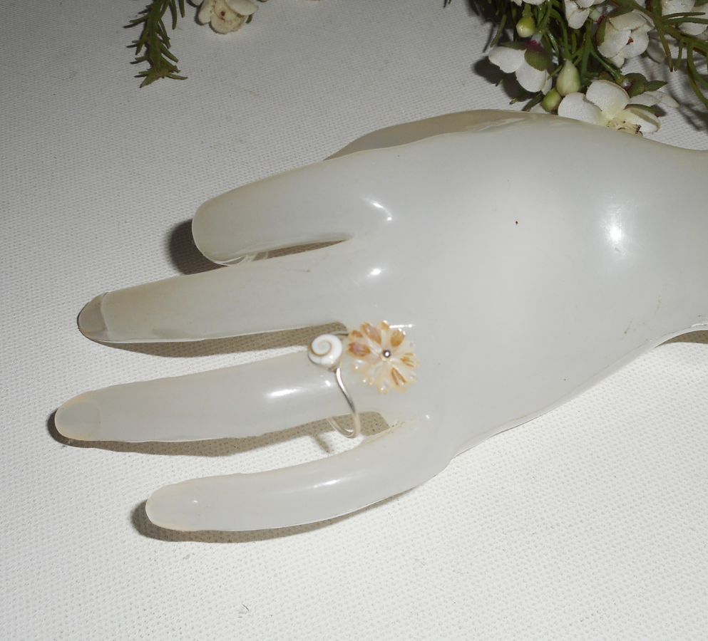 Originele 925 Sterling Zilveren Ring met Parelmoer Margriet en St. Lucia-oog