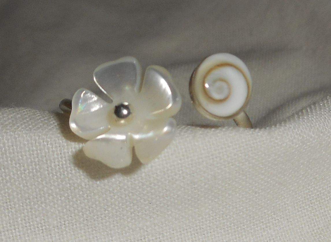 Originele 925 Sterling Zilveren Ring met Parelmoer Bloem en St. Lucia Oog