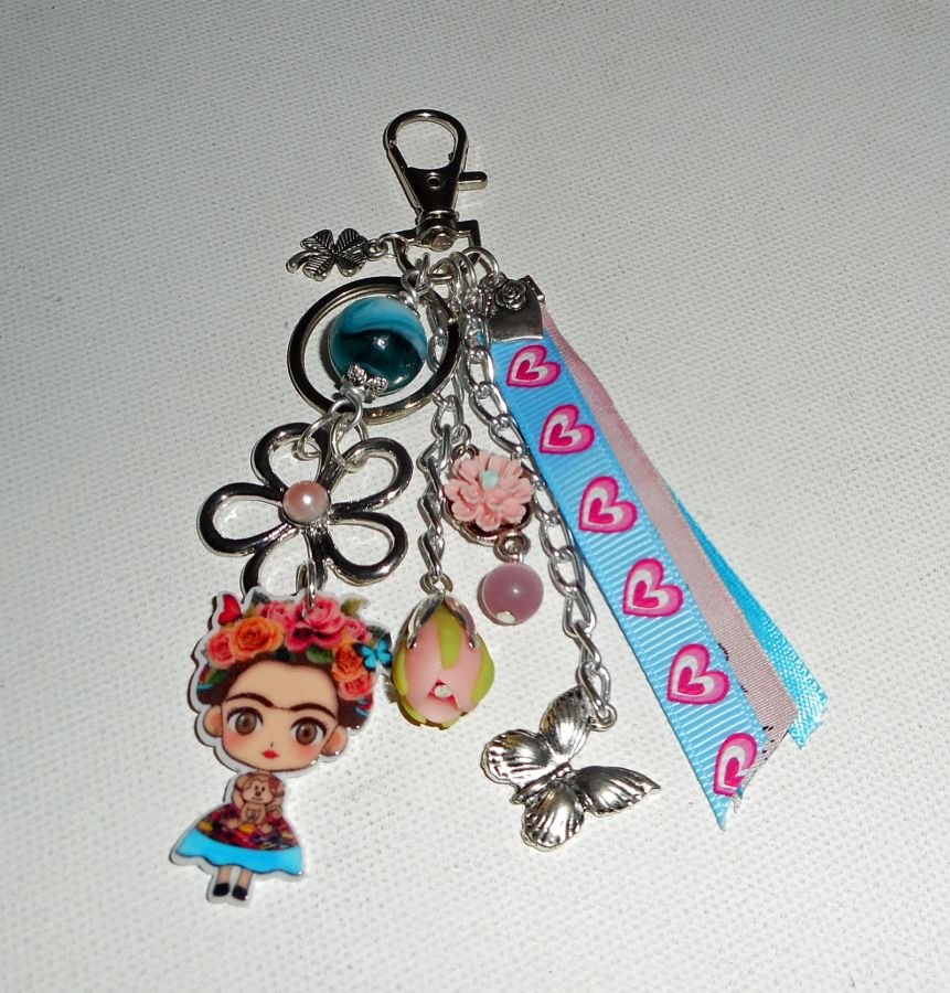 Frida roze en blauwe tas/sleutelhanger met bloemen en linten