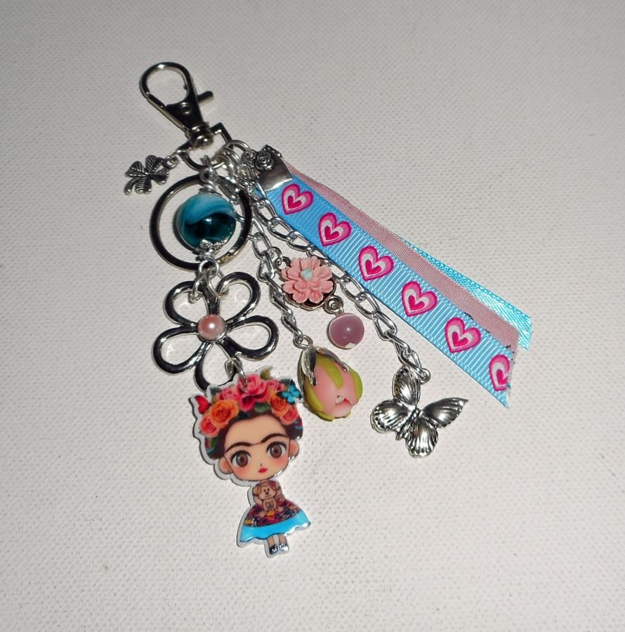 Frida roze en blauwe tas/sleutelhanger met bloemen en linten
