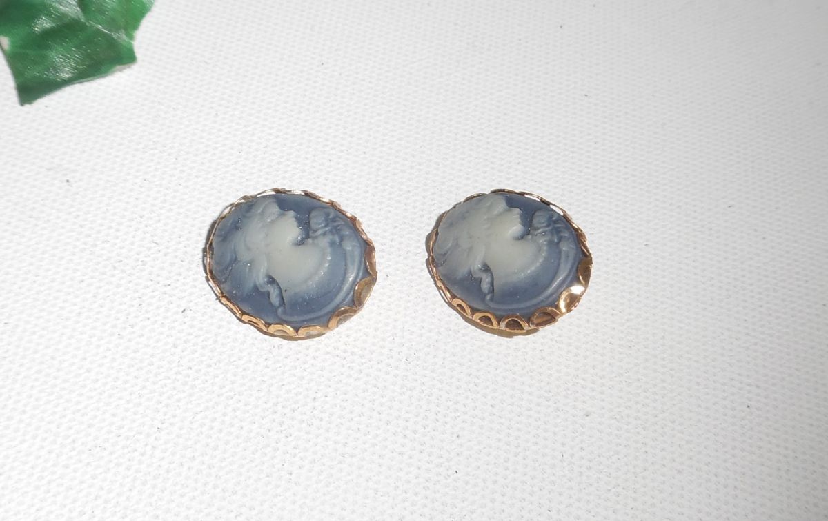 Blauwe camee oorbellen op clips