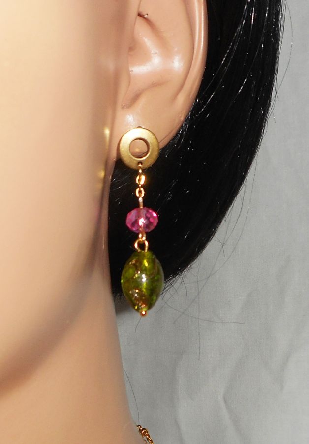 Groen en roze glas en kristal oorbellen
