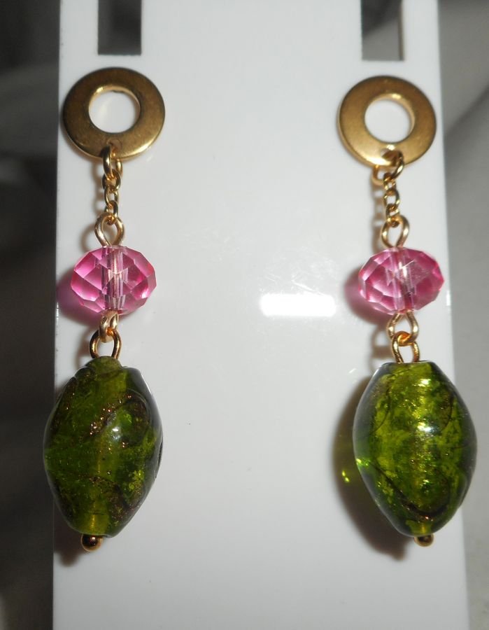 Groen en roze glas en kristal oorbellen