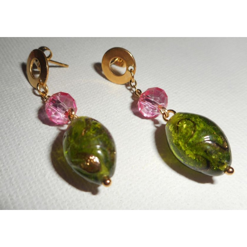 Groen en roze glas en kristal oorbellen
