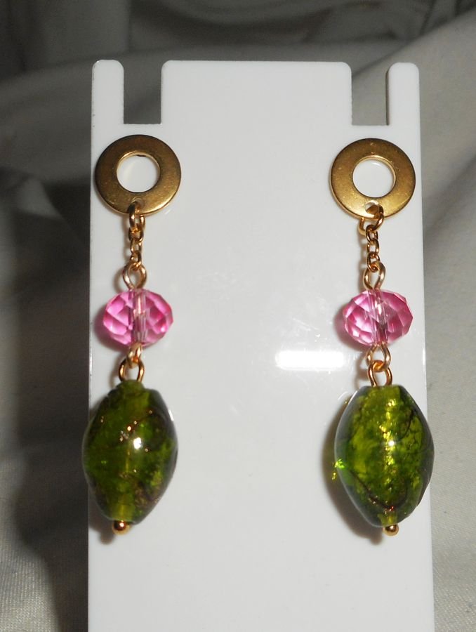 Groen en roze glas en kristal oorbellen