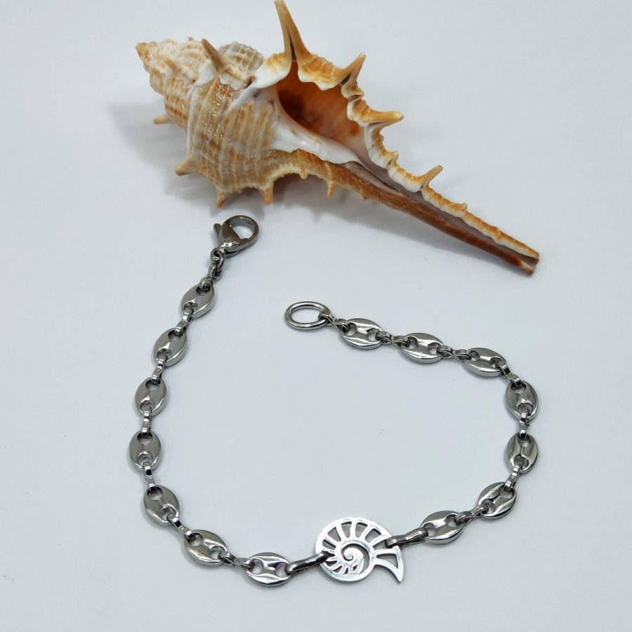 Zeeschelpenarmband aan stalen koffiebonenketting 