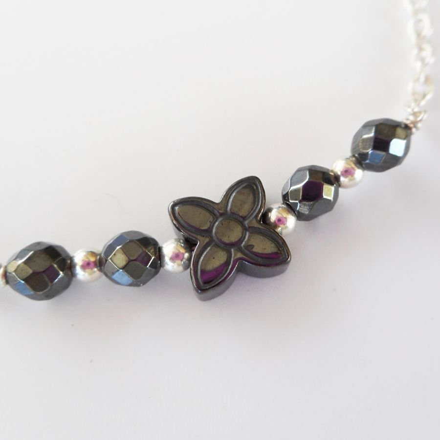 Hematiet stenen bloem armband aan 925 zilveren ketting