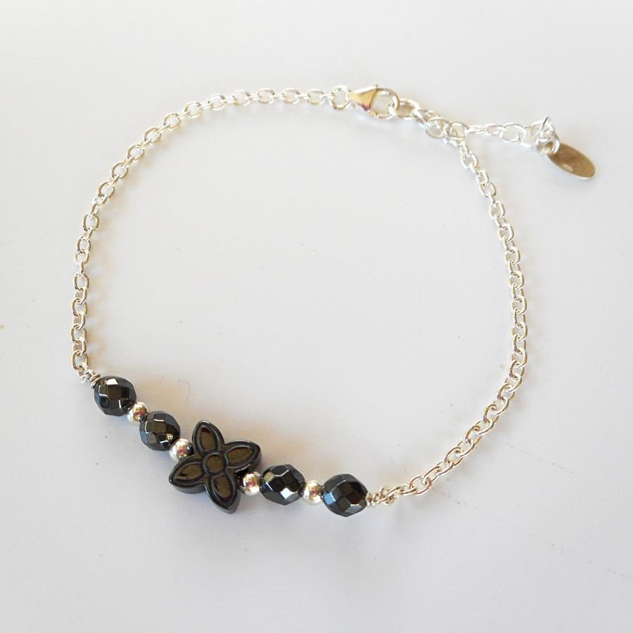 Hematiet stenen bloem armband aan 925 zilveren ketting