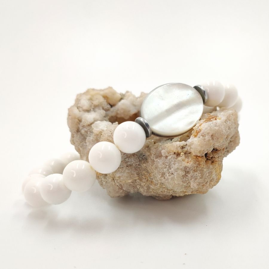 Herenarmband in witte schelp en parelmoer