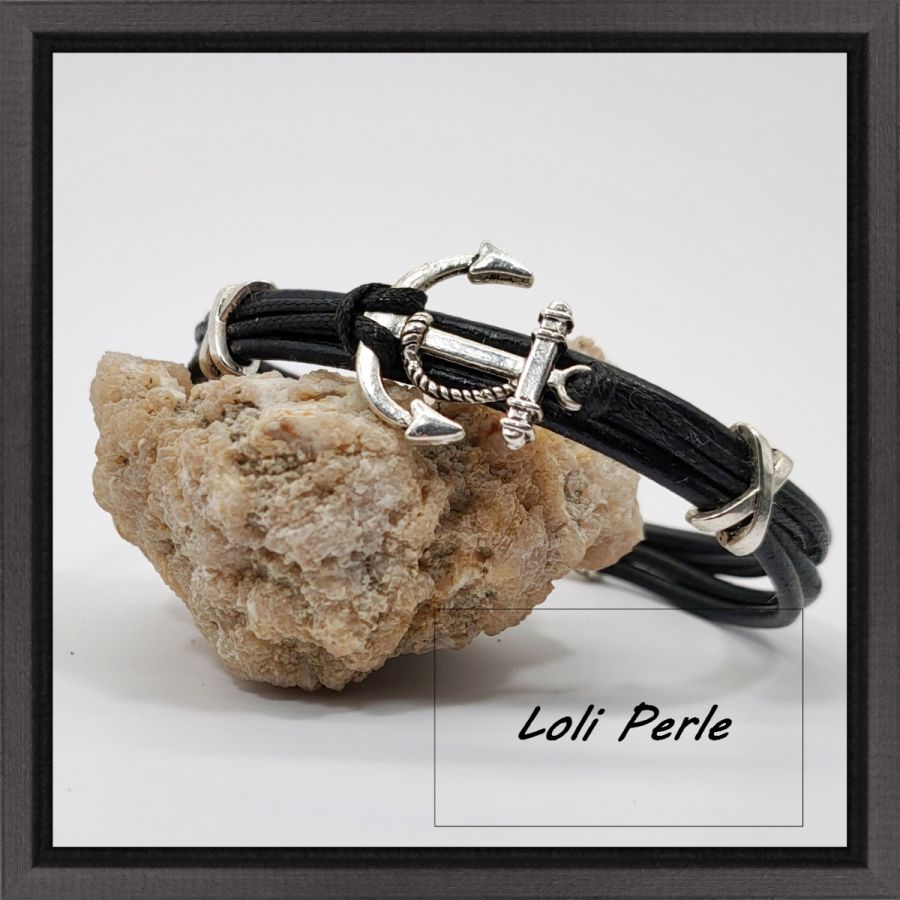 Mannenarmband met meerdere strengen leer en zilverkleurig metalen anker
