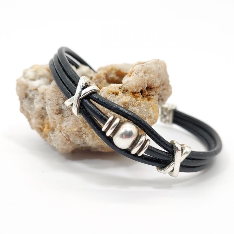Herenarmband van leer met zilveren metalen kraal