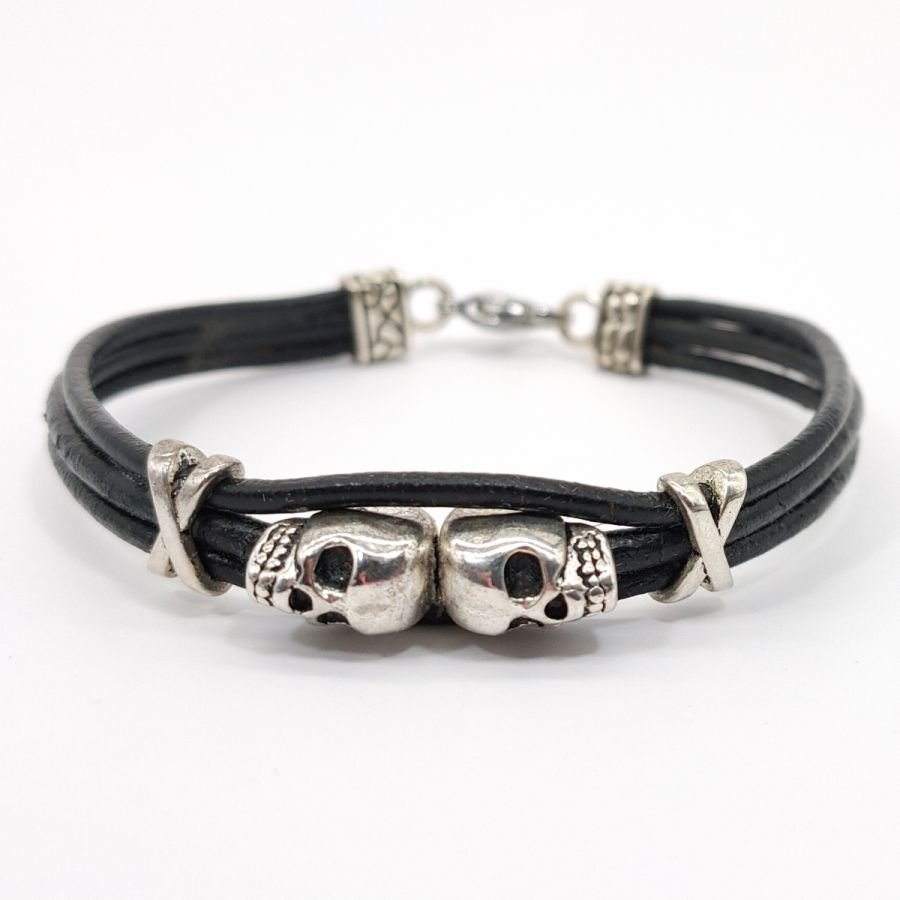 Herenarmband zwart leer meeraderig met dubbele doodskraal 