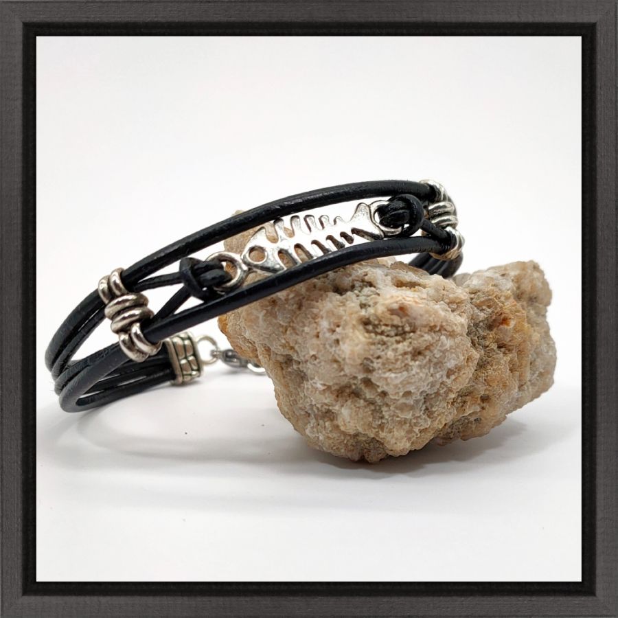 Herenarmband zwart leer met zilveren metalen visgraat