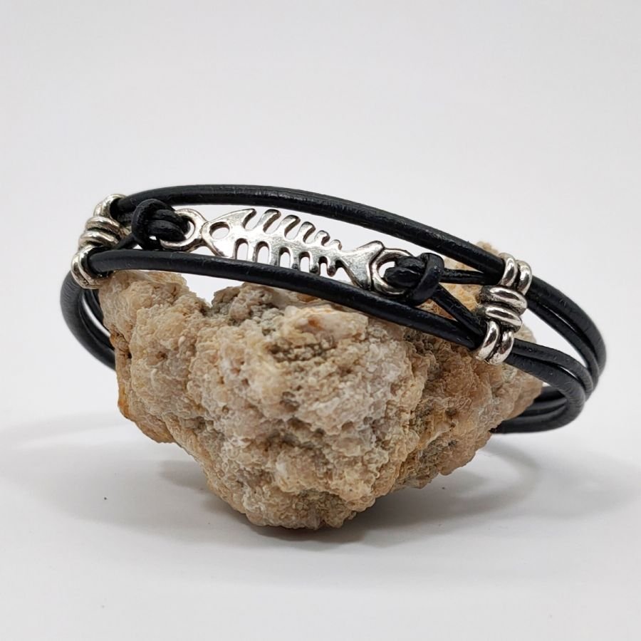 Herenarmband zwart leer met zilveren metalen visgraat
