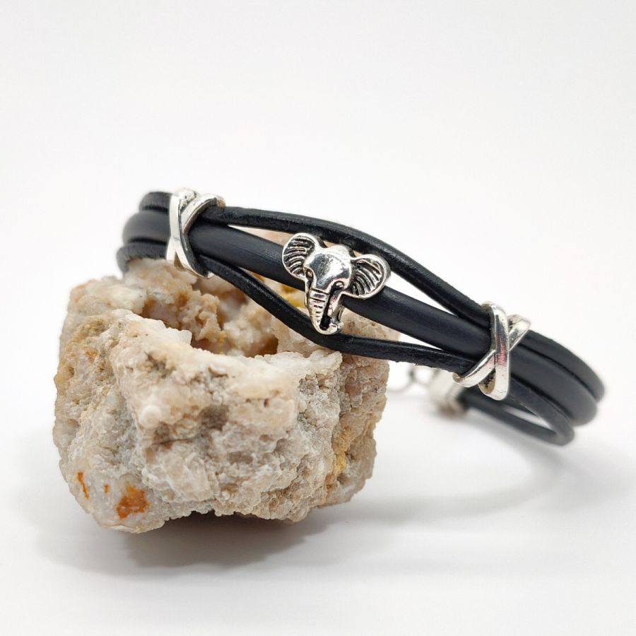 Olifantenarmband aan zwart lederen koorden