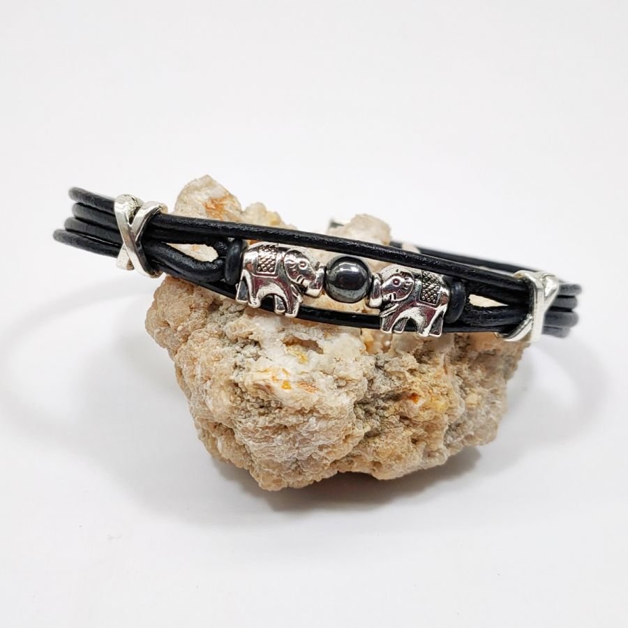 Olifantenarmband met steen op zwart lederen koorden 