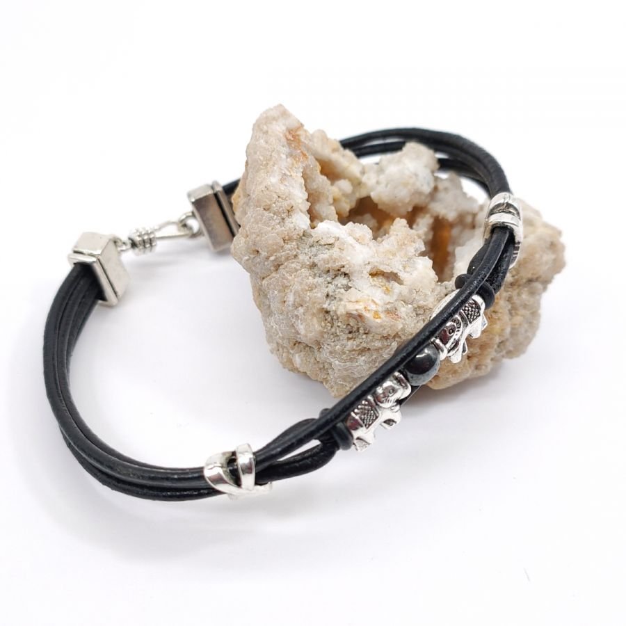Olifantenarmband met steen op zwart lederen koorden 