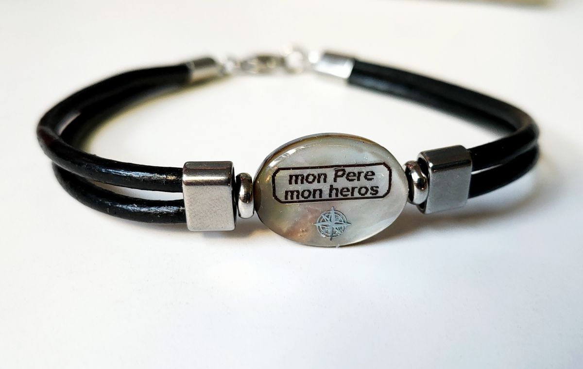 Parelmoer armband gepersonaliseerd op leer