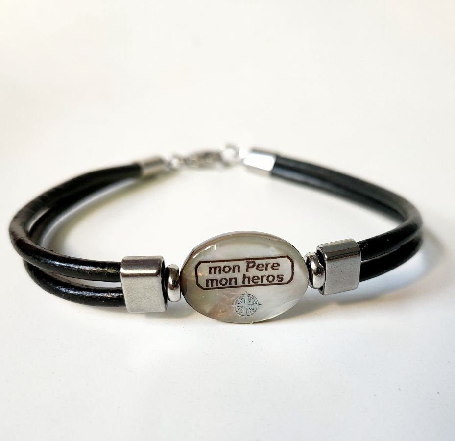 Parelmoer armband gepersonaliseerd op leer
