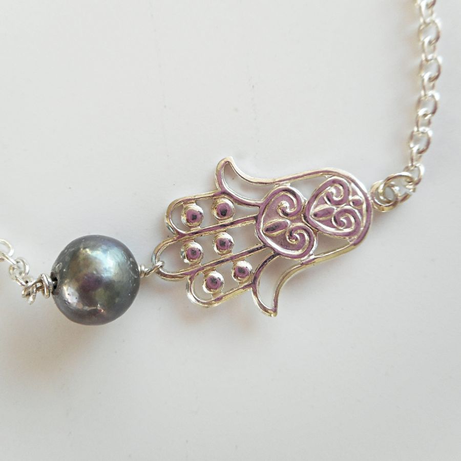 Grijze gekweekte parel en Fatma's hand armband aan 925 zilveren ketting