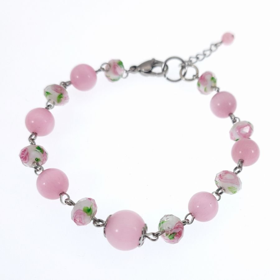 Gebloemde roze glazen kralenarmband 