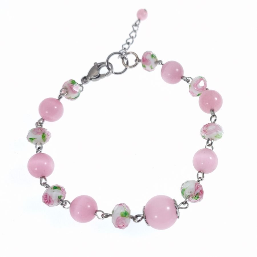 Gebloemde roze glazen kralenarmband 