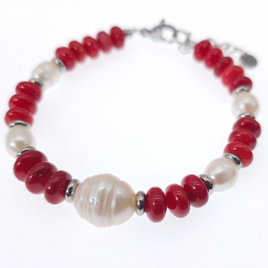 Gekweekte parel en rode gorgoniaan armband