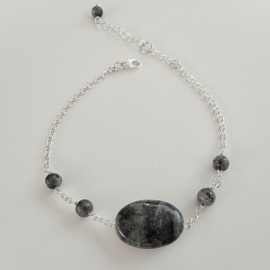 Grijze labradoriet stenen armband aan 925 zilveren ketting