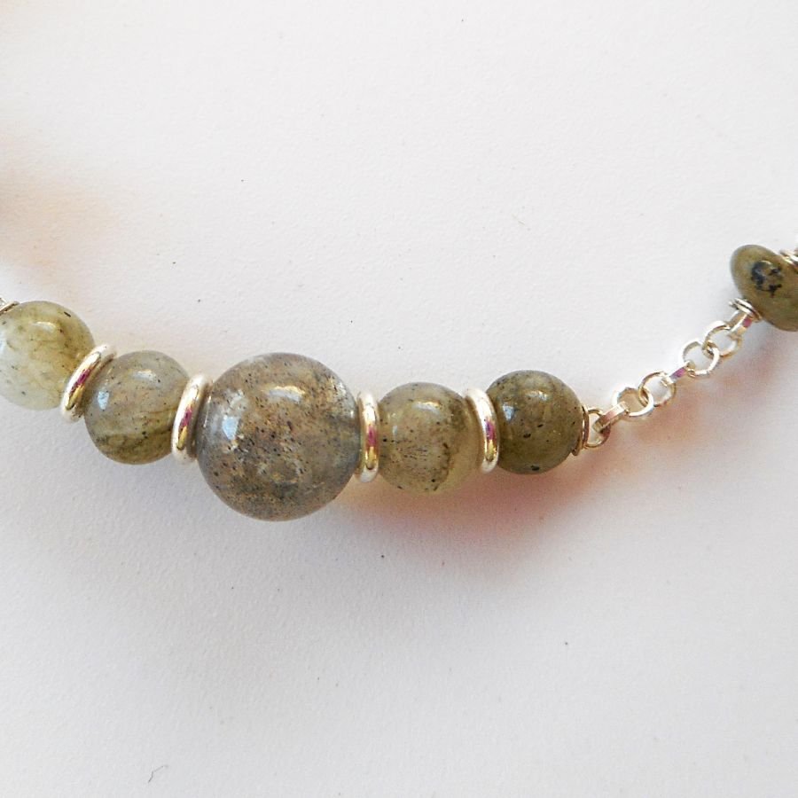 Groene labradoriet stenen armband aan 925 zilveren ketting