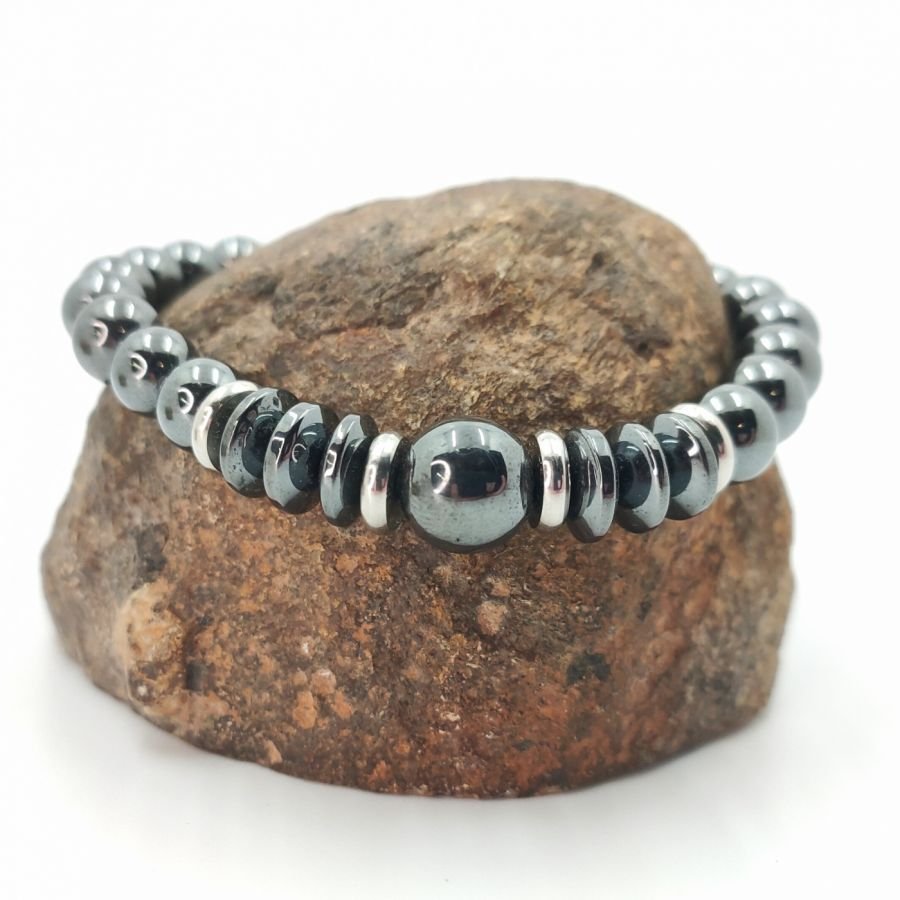 Antraciet grijze heren armband van hematietsteen en roestvrij staal.