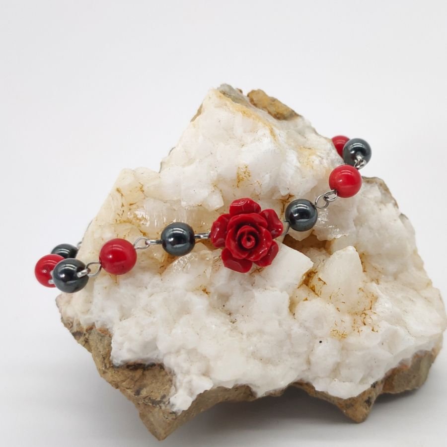 Hematiet stenen armband met rode roos
