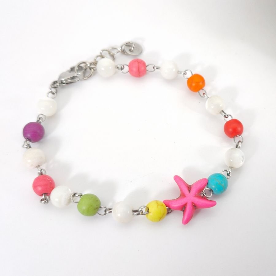 Veelkleurige stenen armband met roze zeesterren