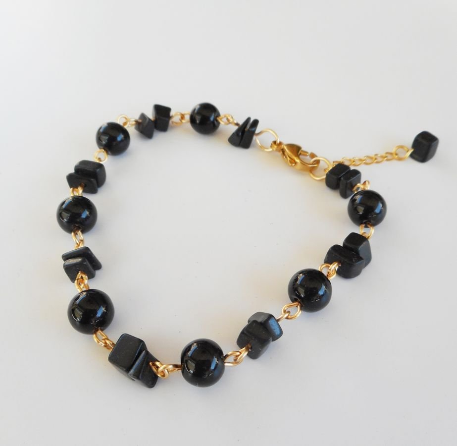 Onyx steen en vergulde stalen armband