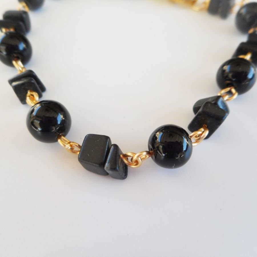 Onyx steen en vergulde stalen armband
